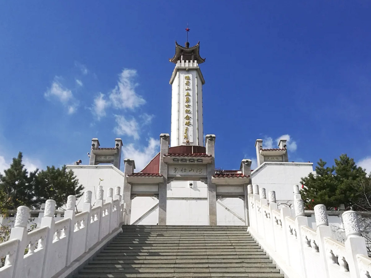 河北易縣狼牙山五勇士紀念塔
